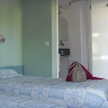 Fasthotel Lille Aeroport Hotel *